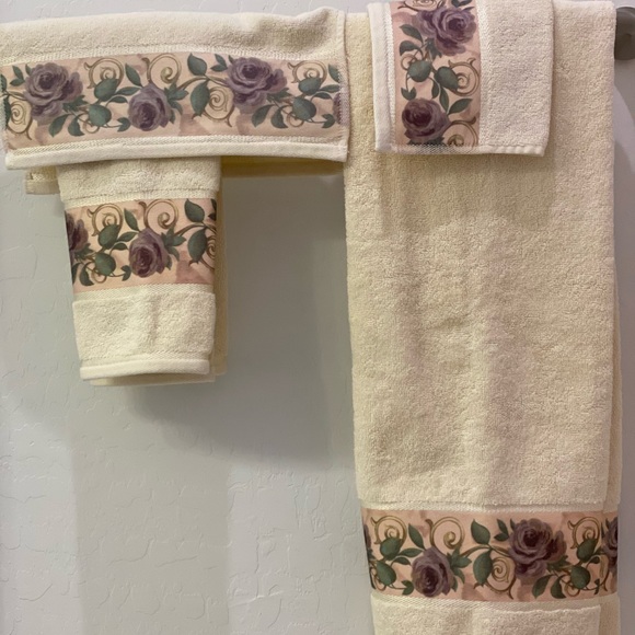 Croscill Bath Vintage Croscill Chambord Towels Bath Floral Set